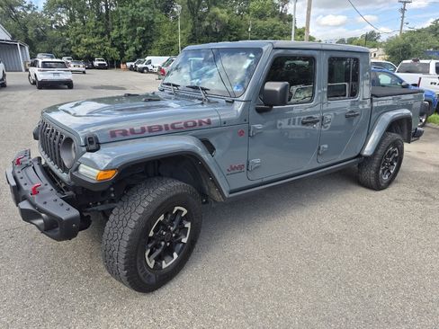 Used 2024 Jeep Gladiator Rubicon AWD/4WD image 2