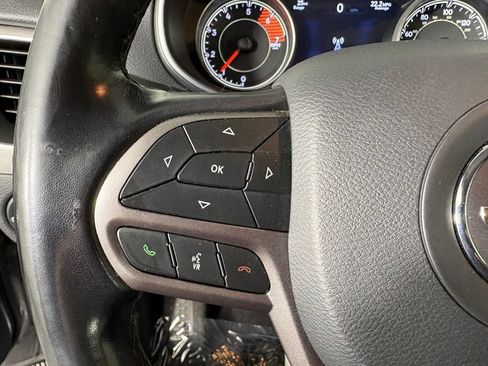 Used 2021 Jeep Cherokee Latitude Lux w/ Comfort/Convenience Group AWD/4WD image 24