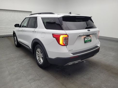 Used 2024 Ford Explorer XLT w/ Equipment Group 202A image 5