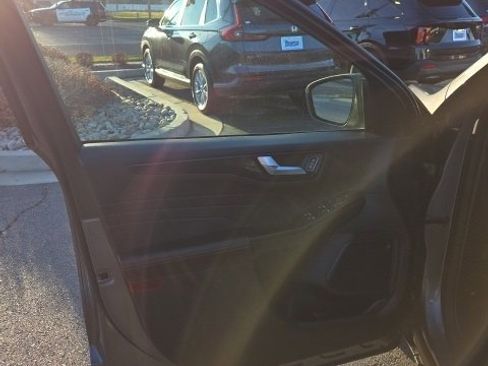 Used 2025 Ford Escape ST-Line image 8