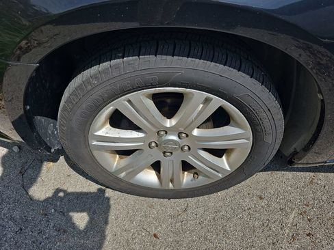 Used 2013 Chrysler 200 Touring FWD image 2