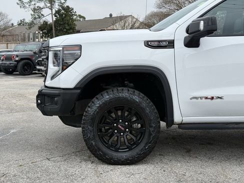 Used 2023 GMC Sierra 1500 AT4X image 9