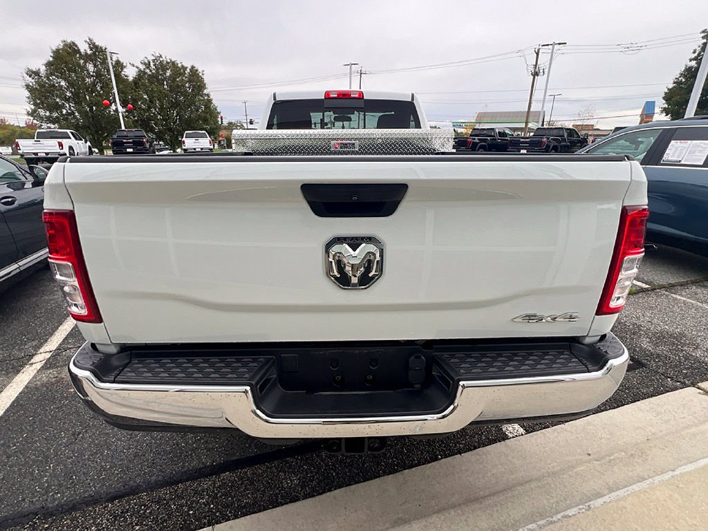 Used 2024 RAM 2500 Tradesman w/ Chrome Appearance Group AWD/4WD image 9