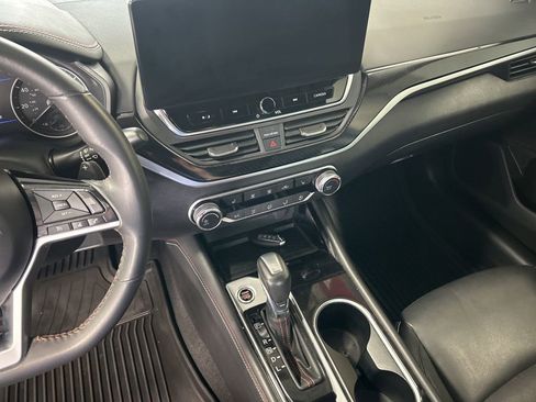 Used 2024 Nissan Altima 2.5 SR w/ SR Premium Package FWD image 4