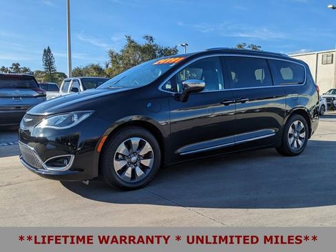 Used 2020 Chrysler Pacifica Limited image 10