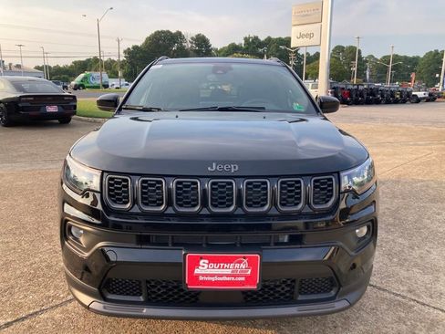 New 2025 Jeep Compass Latitude w/ Sun & Sound Group AWD/4WD image 9