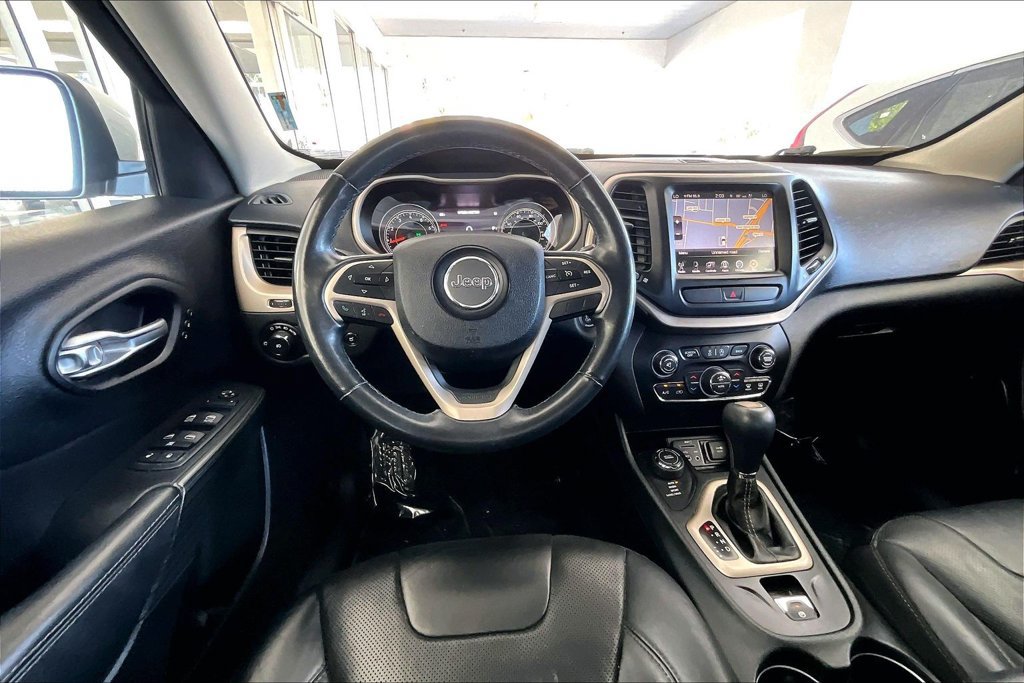 Used 2015 Jeep Cherokee Limited w/ Luxury Group AWD/4WD image 8