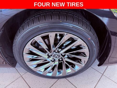 Used 2024 Lexus ES 300h Ultra Luxury w/ Accessory Package (Z2) FWD image 4