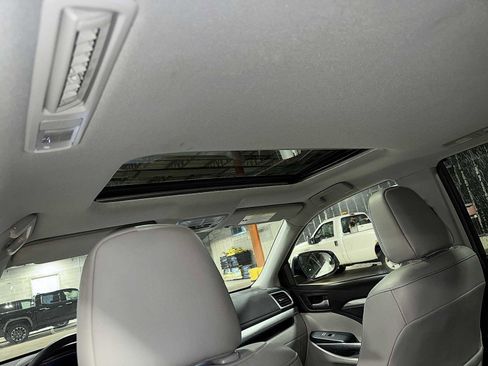 Used 2017 Toyota Highlander XLE w/ Protection Package #3 image 26