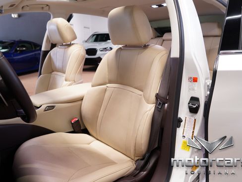 Used 2020 Lexus LS 500 w/ Accessory Package (Z2) image 29