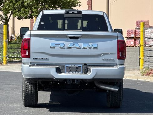 New 2026 RAM 2500 Laramie AWD/4WD image 4