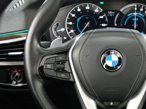 Used 2019 BMW 530e xDrive w/ Premium Package AWD/4WD image 12