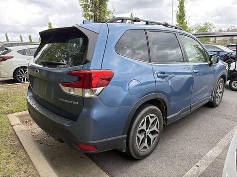 Used 2022 Subaru Forester Premium image 6