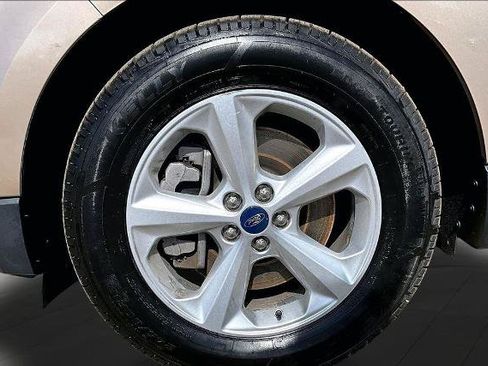 Certified 2021 Ford Edge SE FWD image 9