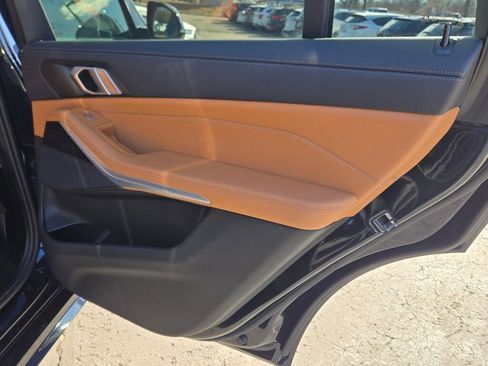 Used 2022 BMW X7 xDrive40i w/ M Sport Package image 19