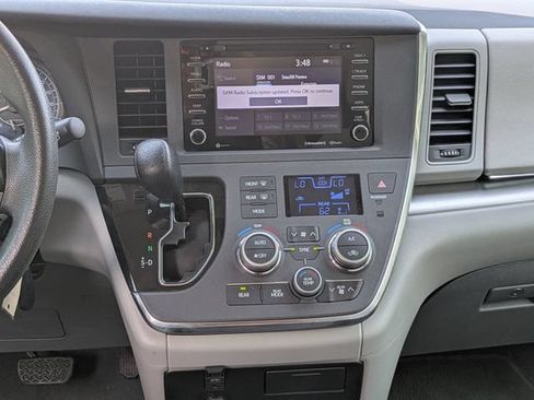 Used 2019 Toyota Sienna LE FWD image 20