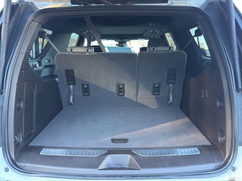 Used 2023 Chevrolet Suburban Z71 image 8