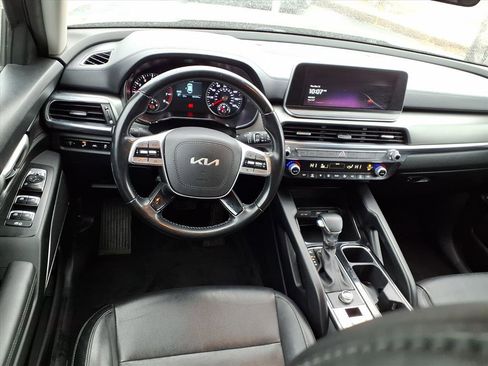 Used 2022 Kia Telluride LX image 4
