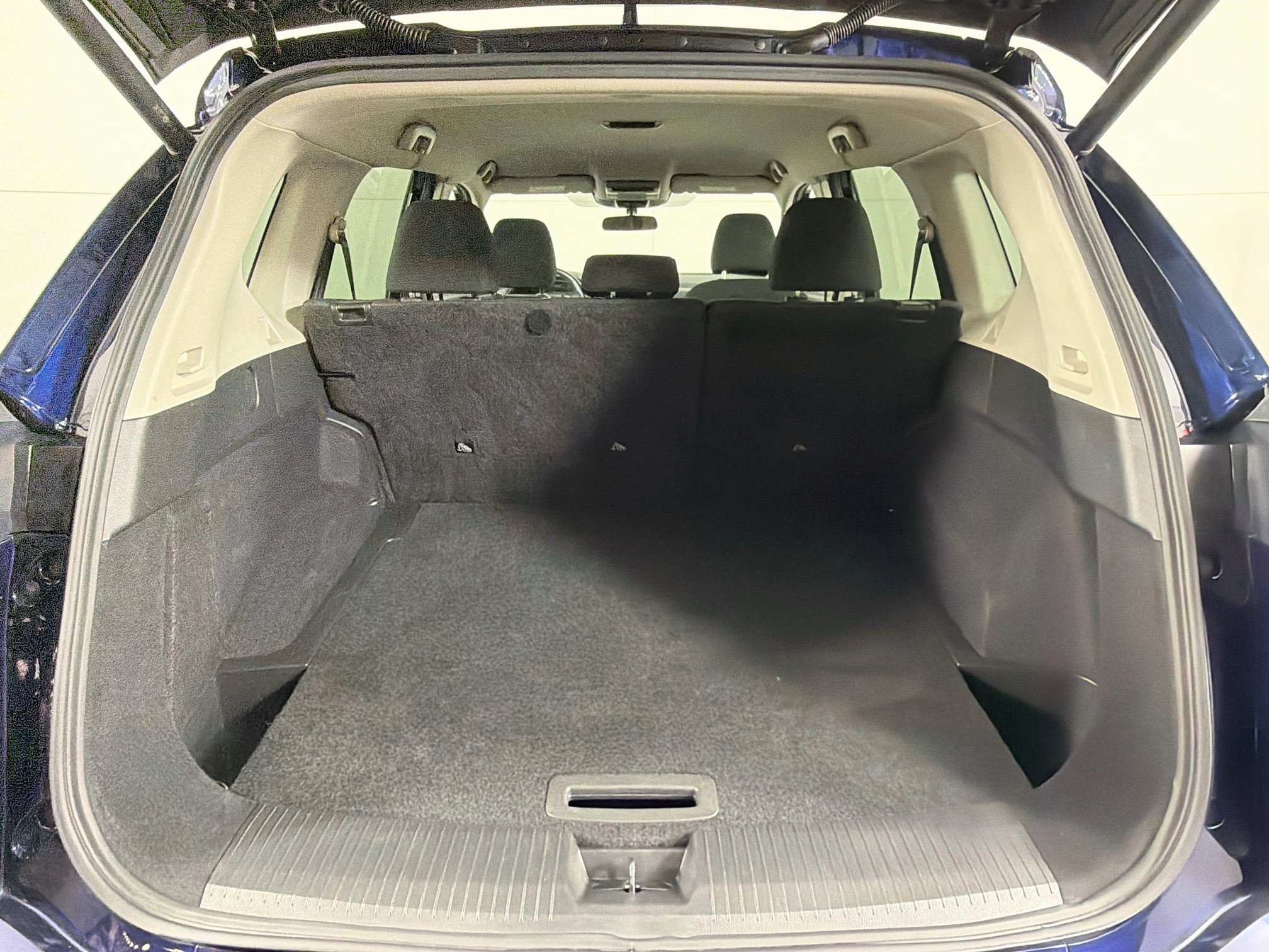 Used 2025 Nissan Rogue SV FWD image 28