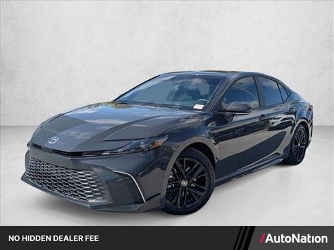 Used 2025 Toyota Camry SE FWD image 1