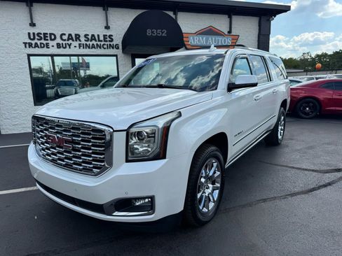 Used 2019 GMC Yukon XL Denali image 2