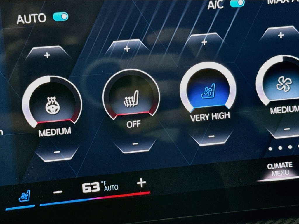 Used 2023 BMW XM AWD/4WD image 21