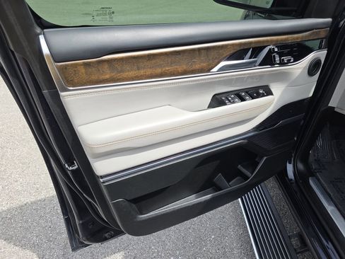 Used 2022 Jeep Grand Wagoneer Series I AWD/4WD image 18