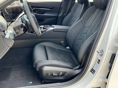 Certified 2025 BMW 530i xDrive w/ Premium Package image 10