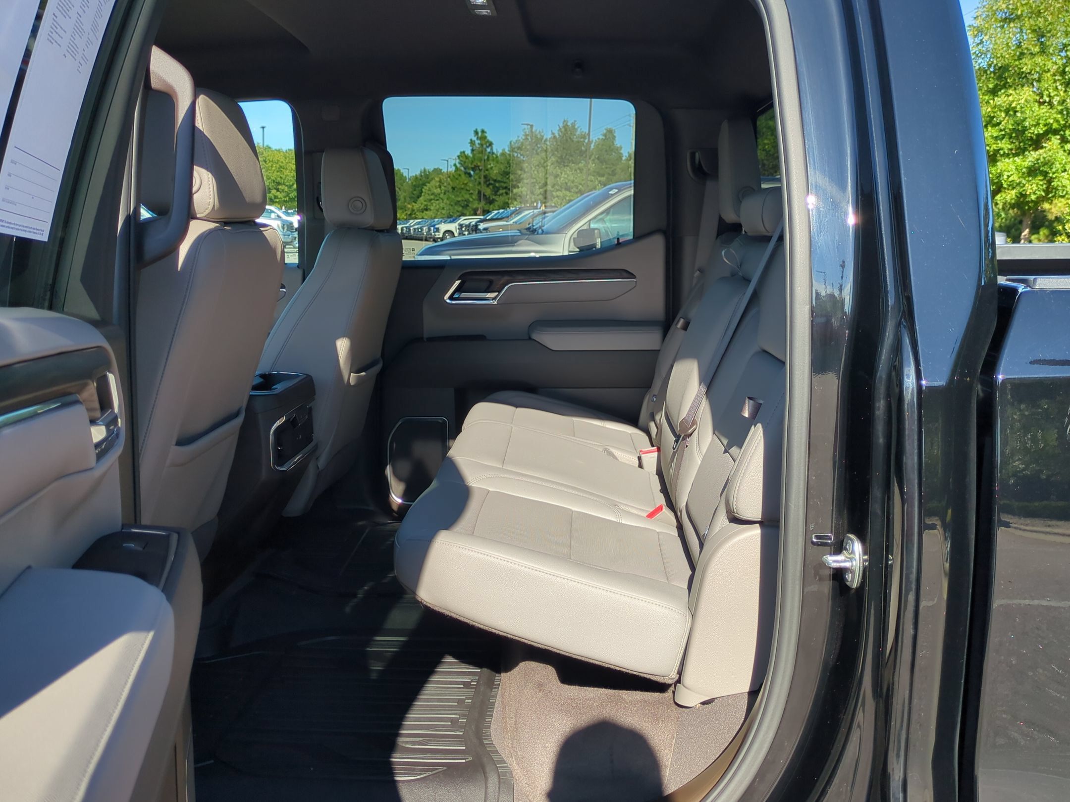 Used 2025 GMC Sierra 1500 SLT w/ SLT Premium Plus Package AWD/4WD image 29
