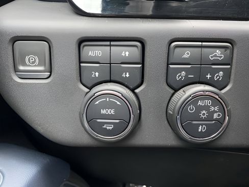 Used 2022 Chevrolet Silverado 1500 High Country image 17