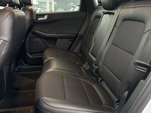 Used 2025 Ford Escape SE image 18
