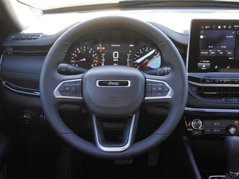 New 2026 Jeep Compass Latitude image 18