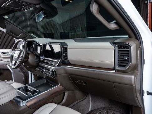 Used 2025 GMC Sierra 2500 SLT image 18