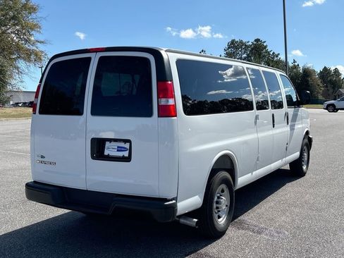 Used 2025 Chevrolet Express 3500 LS RWD image 4