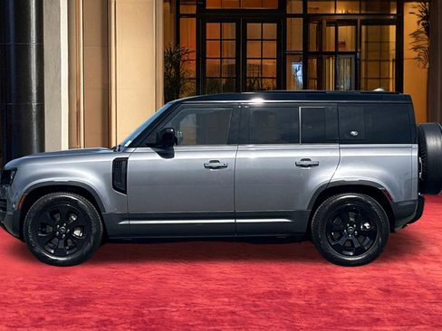 Used 2023 Land Rover Defender 110 SE image 3