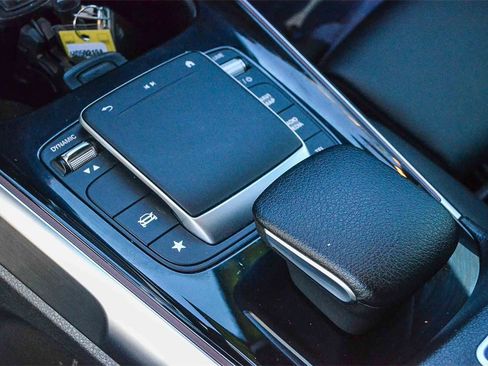 Used 2021 Mercedes-Benz GLB 250 image 20