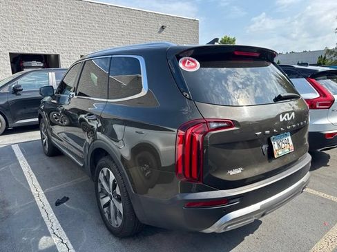 Used 2022 Kia Telluride EX w/ EX Premium Package FWD image 2