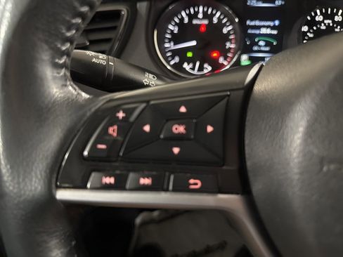 Used 2017 Nissan Rogue SV image 26