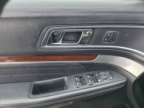 Used 2018 Ford Explorer Platinum image 31