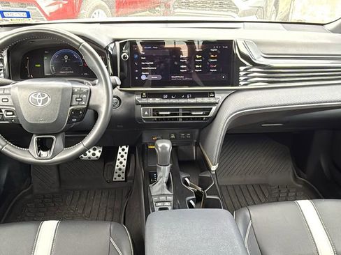 Used 2025 Toyota Camry SE w/ Multimedia Upgrade Package image 18