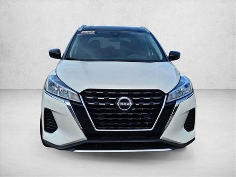 Used 2024 Nissan Kicks SV image 2