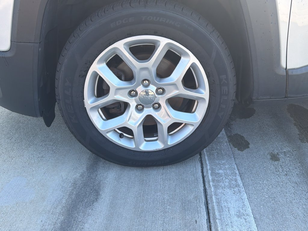 Used 2018 Jeep Renegade Latitude FWD image 12