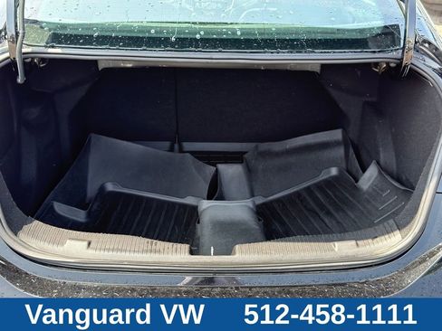 Used 2018 Chevrolet Cruze Premier FWD image 10