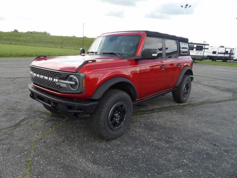 Used 2022 Ford Bronco Badlands image 2