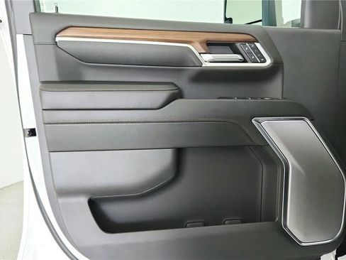 Used 2024 Chevrolet Silverado 2500 High Country w/ High Country Premium Package image 35