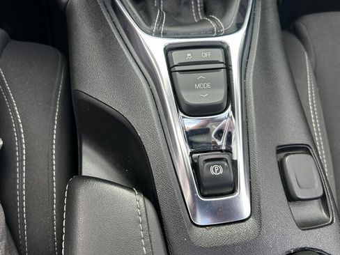 Used 2020 Chevrolet Camaro LT1 RWD image 17