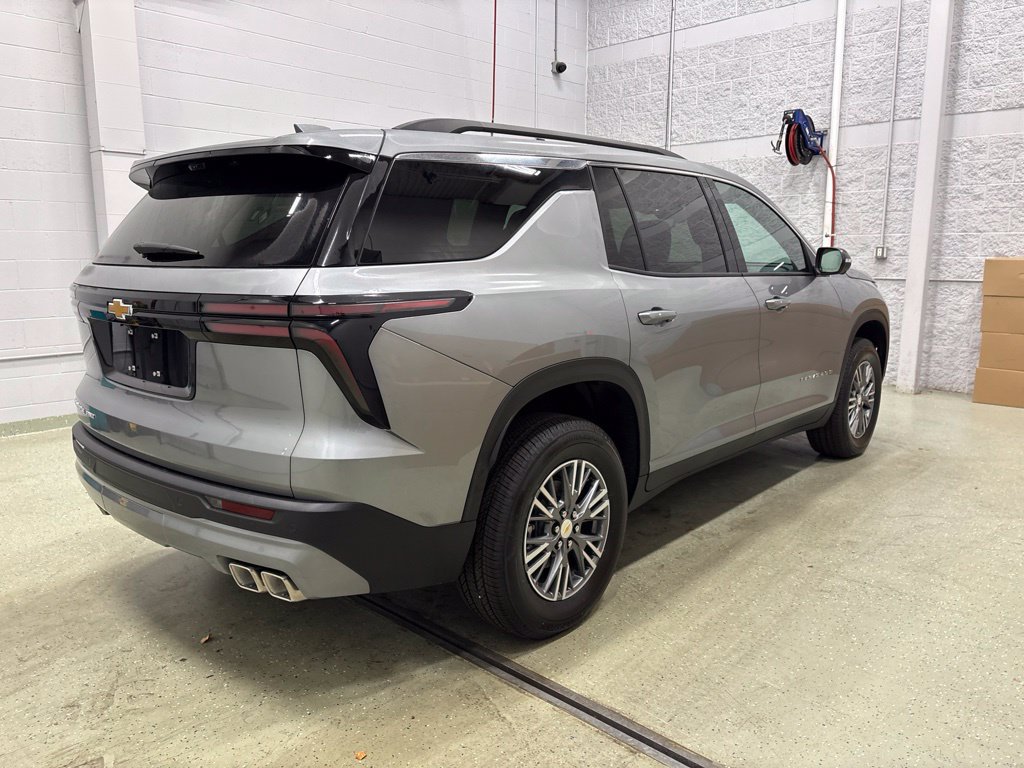 Used 2026 Chevrolet Traverse LT w/ Driver Confidence Package AWD/4WD image 3