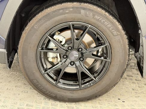 Used 2025 Toyota RAV4 XLE w/ Convenience Package FWD image 11