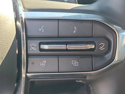 Used 2025 GMC Yukon XL Denali AWD/4WD image 26
