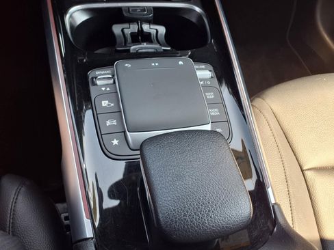 Used 2022 Mercedes-Benz GLB 250 4MATIC w/ Premium Package Lite image 27